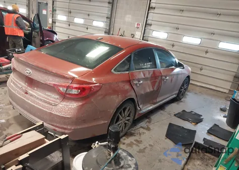 2015 Hyundai Sonata Sport 2.0T z USA, uszkodzony, nr VIN 5NPE34AB7FH092868